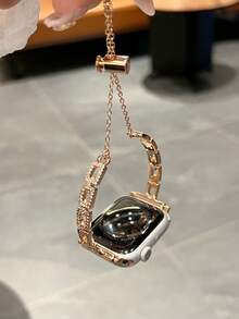 MAPUCE 1 chiếc vòng tay nhỏ thời trang đính đá hình vuông, có mùi thơm, dành cho Apple Watch, tương thích với Apple Watch 38/40/41/42/44/45/46/49mm, phù hợp với các dòng Ultra/SE/11/10/9/8/7/6/5/4/3/2/1, có thể điều chỉnh độ dài, thiết kế đính đá hình vuông rỗng, kiểu dáng đơn giản cao cấp, phù hợp với nhiều dịp, là một phụ kiện nhỏ thời trang dành cho nữ (Chỉ bao gồm dây đeo, không bao gồm đồng hồ và vỏ). - Hoa hồng vàng - Xem 4
