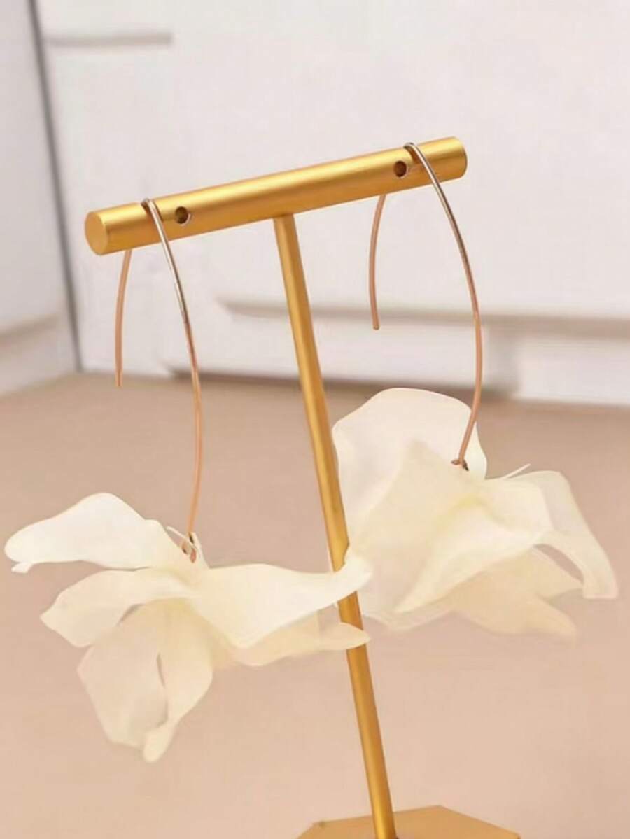 1 Pair Fashion Vacation Style Acrylic Flower Petal Earrings, Women Jewelry - Beige - View 1