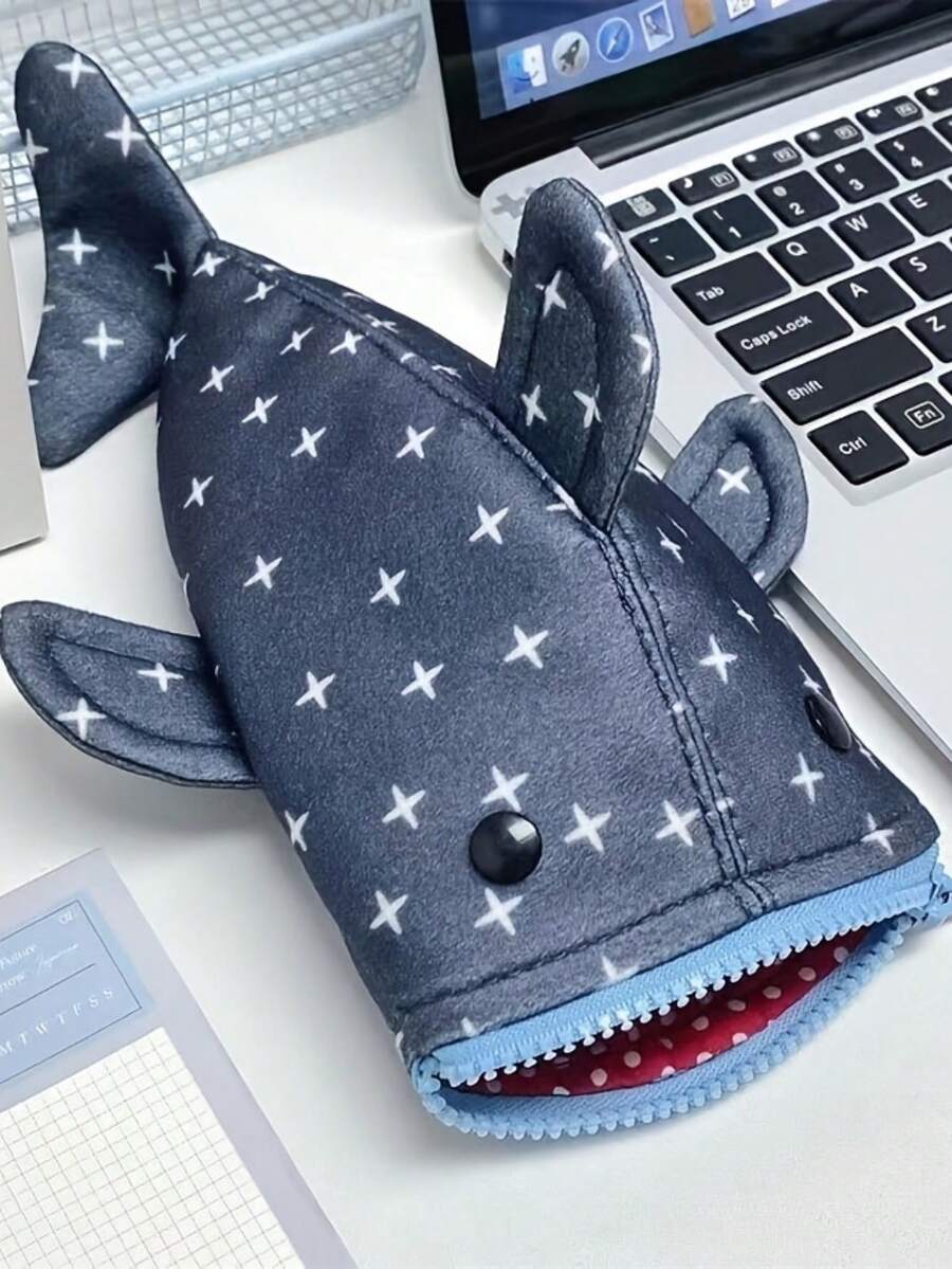 1个耐用帆布鲨鱼造型文具袋，饰有可爱星星图案，拉链设计，适合青少年和办公室使用，时尚牛仔风格