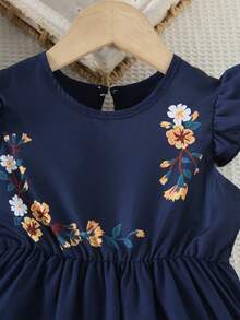 Vestido casual de verão para meninas, com estampa de cor sólida e mangas com babados fluidos, adequado para escola, uso diário e atividades ao ar livre - Azul Marinho - Visão 4