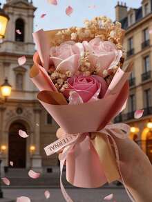 1件/2件/4件套人造花套装包含3朵人造玫瑰、满天星、花束包装纸和1朵20厘米x13厘米的永生花，是送给母亲、女友或朋友的生日或周年纪念日理想礼物。 - 粉色 - 查看 5