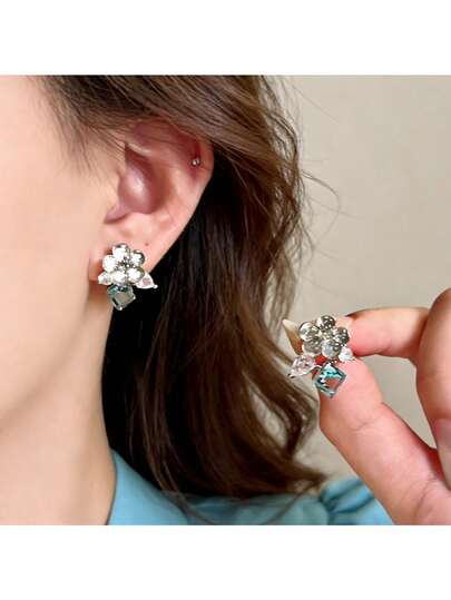 1件蓝色花朵方形水晶耳钉，2026新款透明奢华独特女士耳环