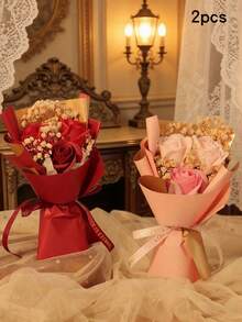 1件/2件/4件套人造花套装包含3朵人造玫瑰、满天星、花束包装纸和1朵20厘米x13厘米的永生花，是送给母亲、女友或朋友的生日或周年纪念日理想礼物。 - 粉色 - 查看 11