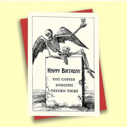 بطاقة عيد ميلاد مرحة تتميز برسالة مرحة "أنت اللص الذي سرق أكسجيني". هذه البطاقة الفريدة والإبداعية ذات التصميم الجرافيكي الجذاب تشكل تحية مضحكة للأصدقاء والعائلة. إنها فكرة هدية ممتازة مناسبة لجميع الأعمار والجنسين.