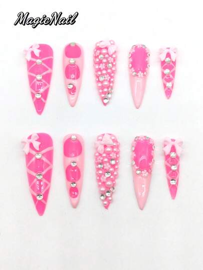 10片纯手工压制可佩戴美甲贴片，45mm长杏仁形，粉色，3D粉色蝴蝶结饰品，粉色网格线，水钻白色珍珠3D小花覆盖部分甲面，造型可爱。尖头美甲贴片，春日美甲贴片。