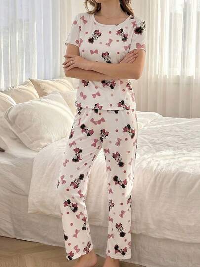Disney Bộ đồ ngủ 2 món in hình hoạt hình nơ bướm, chất liệu lụa sữa mềm mại, thoải mái, dễ thương, kiểu dáng thường ngày, gồm áo tay ngắn và quần cạp chun, dành cho nữ. Vải dệt kim mềm mại, thoáng khí, phù hợp cho mọi mùa.