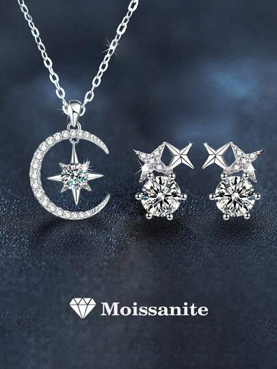 Bộ 3 món: 1 mặt dây chuyền hình ngôi sao và mặt trăng bằng đá Moissanite 5.0mm, 2 đôi bông tai đính đá Moissanite 5.0mm, bộ trang sức bạc 925, thích hợp để đeo hàng ngày, dự tiệc, lễ hội, Giáng sinh, Lễ Tạ ơn, làm quà tặng sinh nhật cho phái nữ.