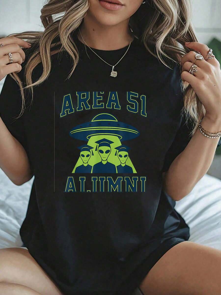 Area 51 Alumni Retro UFO Alien Graduation Graphic T-Shirt - Summer Tops Office Outfits For Women, Vacation Outfits Woman - Svart - Visa 1