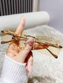 A Pair Of Square Frameless Sunshade Fashionable Glasses For Women In Summer - Champagne - View 5