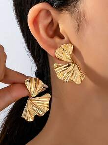 1 Pair Fashionable & Delicate Gold Ginkgo Leaf Earrings, Vintage Minimalist Elegant Jewelry For Women, Suitable For Daily Wear, Vacation, Dates And Parties - Gold - View 2