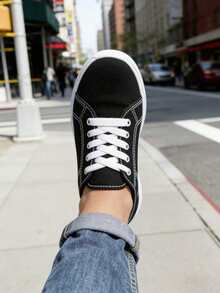 男士黑色低帮帆布鞋，轻便透气，宽鞋头系带设计，适合春夏日常休闲穿着 - 黑與白 - 查看 5