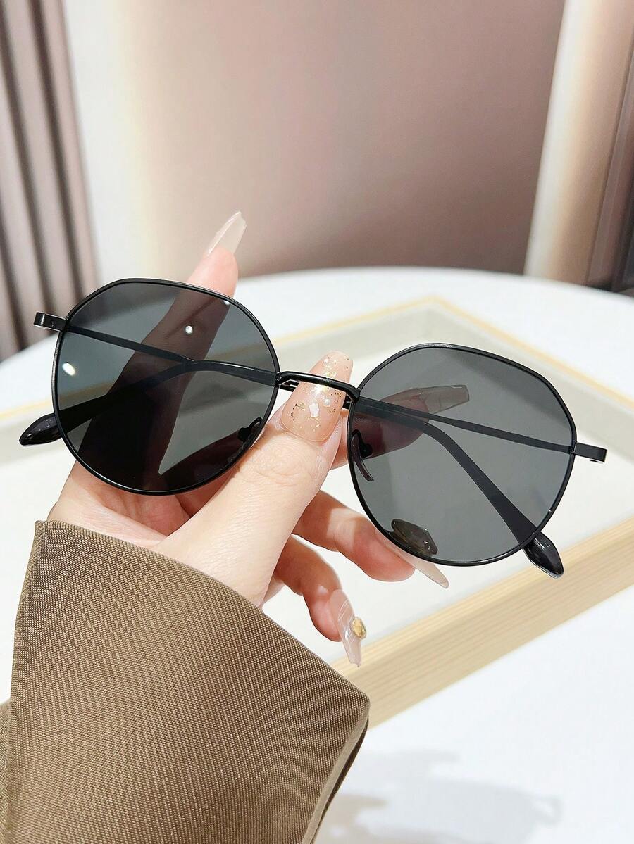 1 chiếc kính thời trang nữ gọng kim loại bất đối xứng, phong cách đường phố tối giản, đa năng, phù hợp với trang phục thường ngày.