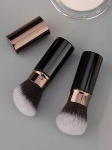 1支扁平粉底刷，无刷痕，打造顺滑妆效，适用于液体粉底霜。 - 棕色 - 查看 7