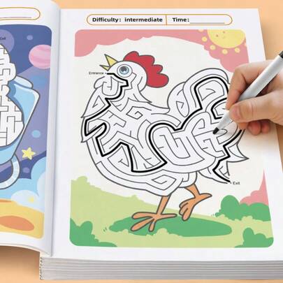 1本创意迷宫练习册，旨在通过益智游戏提高学生的思维能力和注意力，促进智力发展。