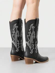 Athlefit Women's Embroidered Western Cowboy Boots Concert Boots Fashion Pointed Toe Chunky Heel Mid Calf Chic Cowgirl Boots - 黑色 - 查看 6