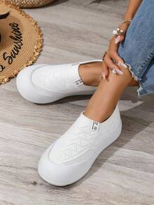 These Women's Slip-On Casual Shoes Feature A Lightweight And Breathable Mesh Upper, A Non-Slip Thick Sole, And A Cushioned, Responsive Design. They Are Washable, Have A Simple And Versatile Style, And Are Suitable For Daily Commutes, Strolls, Shopping, Outdoor Travel, And Light Activities. A Thoughtful Valentine's Day Gift. - 白色 - 查看 4
