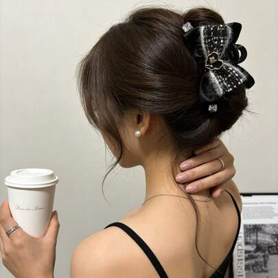 1个休闲发夹，优雅设计，适合女性日常、约会、派对等场合，春夏沙滩度假必备发夹。