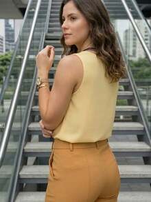 Elegant Women's Blouse - 奶油黃色背心 - 查看 2