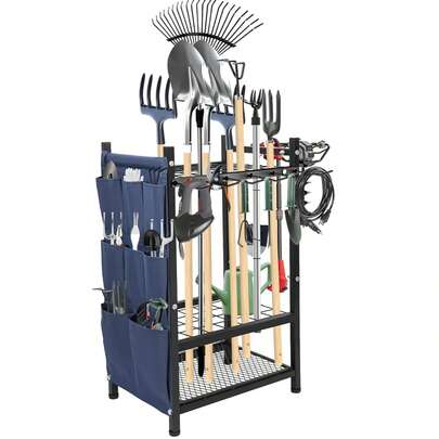 Estante Multifuncional para Herramientas de Jardín – Estructura Estable sin Necesidad de Pared, Tres Niveles Ajustables, Ganchos Antideslizantes y Bolsas Reforzadas para Escobas, Rastrillos y Palas, Fabricado con Materiales Resistentes a la Intemperie, Perfecto para Instalar en Terrazas, Cocheras o Áreas de Servicio.