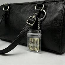 这款独一无二的手工包包挂饰钥匙扣和迷你钱包，以仿美元钞票为造型，是送给朋友的完美礼物。 - 彩色 - 查看 1