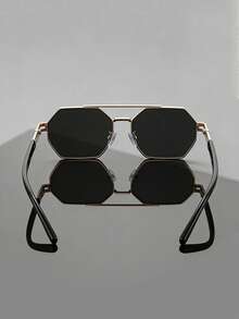 一副男士光滑金色不对称时尚眼镜，金属材质，防晒，酷炫都市风格，日常通勤款 - 彩色 - 查看 4