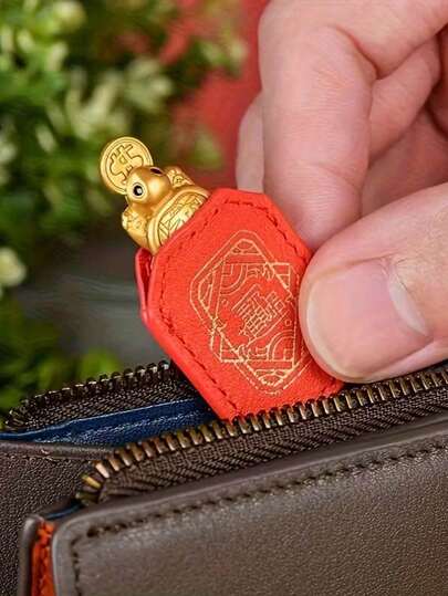 2 Stück handgefertigter goldener Schildkröten Feng Shui Amulett, kleine goldene Schildkröte glückverheißende Dekoration, chinesische Kupferlegierung Wohlstandsmaskottchen, Wohlstandssiegel, luxuriöses Geschenk für Frauen, auch glückverheißende Alltagsdekoration. Exquisite goldene Schildkröten Skulptur mit verfeinertem chinesischem Muster und delikater Schnitzerei. Geeignet als Hochzeitsgeschenke, Geburtstagsgeschenke, Muttertags-, Valentinstags-, Erntedank- und Weihnachtsgeschenke, sowie eine tolle Wahl für Geschenke an Familie und Freunde.