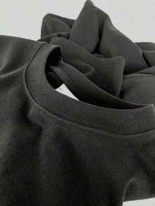 A Chest Concealing A Deceptive Creature Symbolizes The Trap Of Appearances And Humanity's Struggle To Uncover The Truth Hidden In Everyday Life. Men's T-Shirt, 220g, Large Size, 100% Cotton - 黑色 - 查看 5