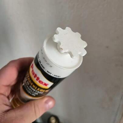 New Silicone Sealing Cap And Sealing Gun Nozzle Cleaning Tool, Silicone Sealing Cap Used To Open Cartridge Tubes To Prevent Rapid Drying