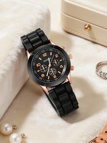 7件套奢华轻盈黑色花瓣女士腕表套装，包括一款多功能黑色表盘石英表、四叶草手链、手镯、项链、戒指和女士耳钉。玫瑰金表壳搭配黑色硅胶表带，尽显优雅品味。 - 黑色 - 查看 10