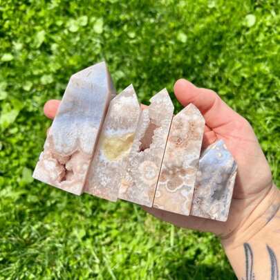 Natural Sakura Agate Tetrahedron Tower Healing Crystals Cherry Agate Wands Single Point Crystal Tower Balance Chakra Energy Stones Home Decor