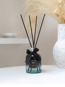 蓝宝石釉面香薰机：一款入门级香薰机，为您的生活增添一丝精致格调，让您的桌面焕发奢华气息。它不仅是一款香薰机，更是一件提升生活品质的精美艺术品。持久留香，是馈赠亲朋好友和同事的贴心之选。 - 多樣化香型 - 查看 9