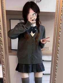 一套甜美校园风穿搭：上衣+灰色格纹百褶裙+针织开衫外套，JK制服套装，含领带，适合学生、毕业典礼、下午茶、角色扮演拍照等场合。 - 彩色 - 查看 4