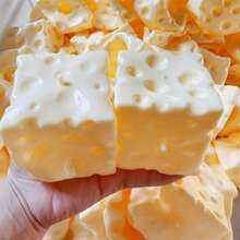 方形薄奶酪球面包造型挤压玩具，TPR外壳，慢回弹，节日、生日完美礼物，趣味十足——挤压可缓解压力，葡萄纹理 - 彩色 - 查看 2