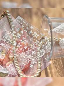 1件白色蕾丝蝴蝶结缎带饰边蝴蝶结丝绸纱花床爱心珍珠链水钻美甲贴纸 - 白色 - 查看 2