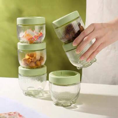 2 hũ thủy tinh nhỏ hình chân mèo, có nắp đậy kín, dùng để đựng ngũ cốc, trái cây khô và đồ ăn nhẹ.