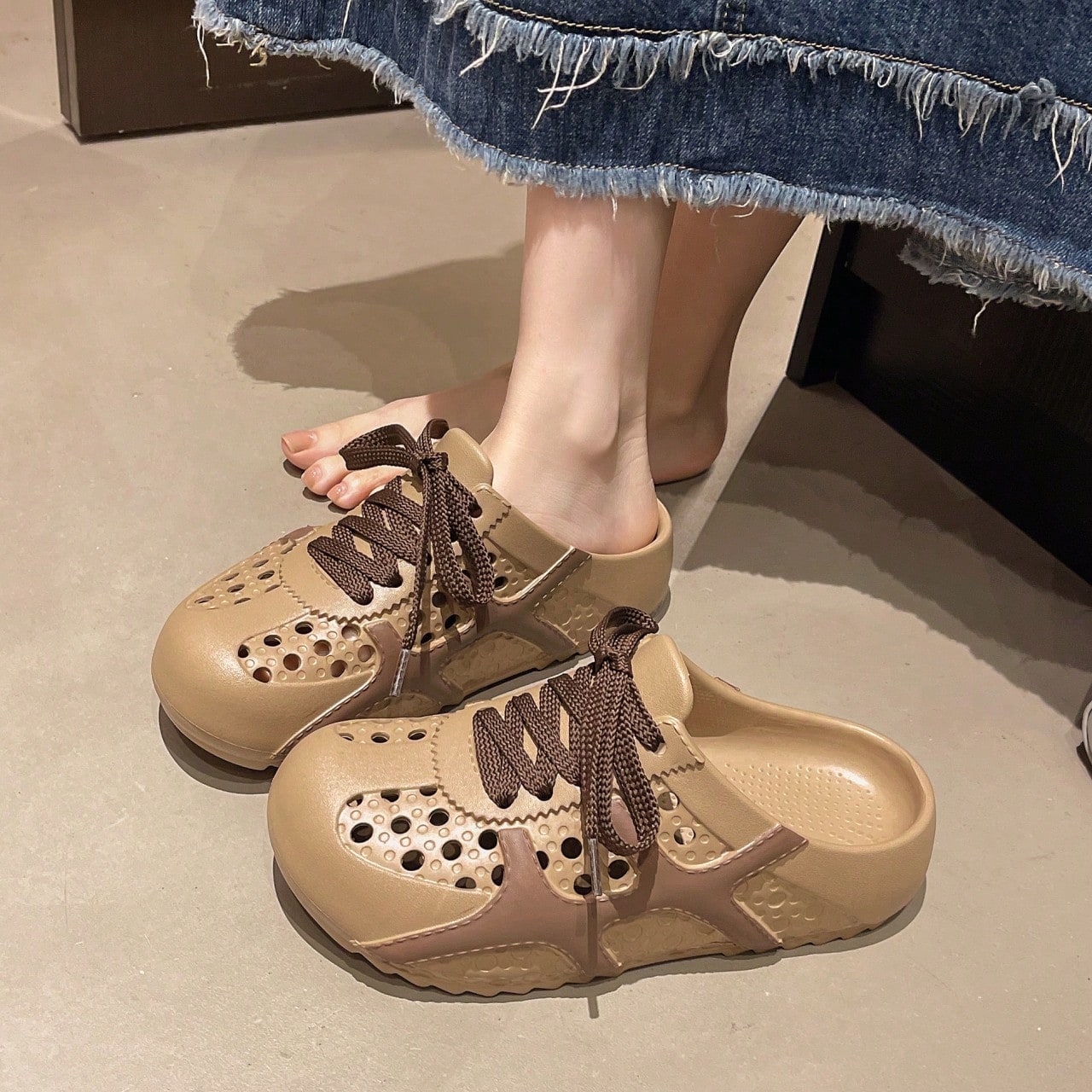 Sandalias planas de verano para mujer, de una sola pieza, con cordones calados, transpirables, antideslizantes y de moda con suela gruesa