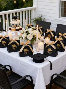 5个优雅黑色毕业礼品袋，饰以金色箔纸和缎带，内含毕业帽、毕业证书和缎带——是毕业派对用品和礼品包装的完美之选 - 多色 - 查看 4