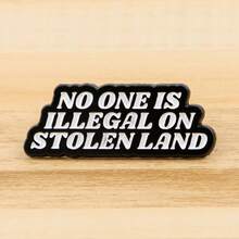 “你知道你已经成年了”语录珐琅徽章，趣味短语，X世代胸针翻领别针徽章，可别在背包、服装配饰、时尚珠宝上，是送给朋友的绝佳礼物。 - 黑色 - 查看 9