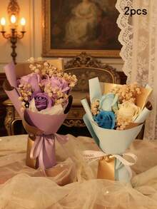 1件/2件/4件套人造花套装包含3朵人造玫瑰、满天星、花束包装纸和1朵20厘米x13厘米的永生花，是送给母亲、女友或朋友的生日或周年纪念日理想礼物。 - 粉色 - 查看 18