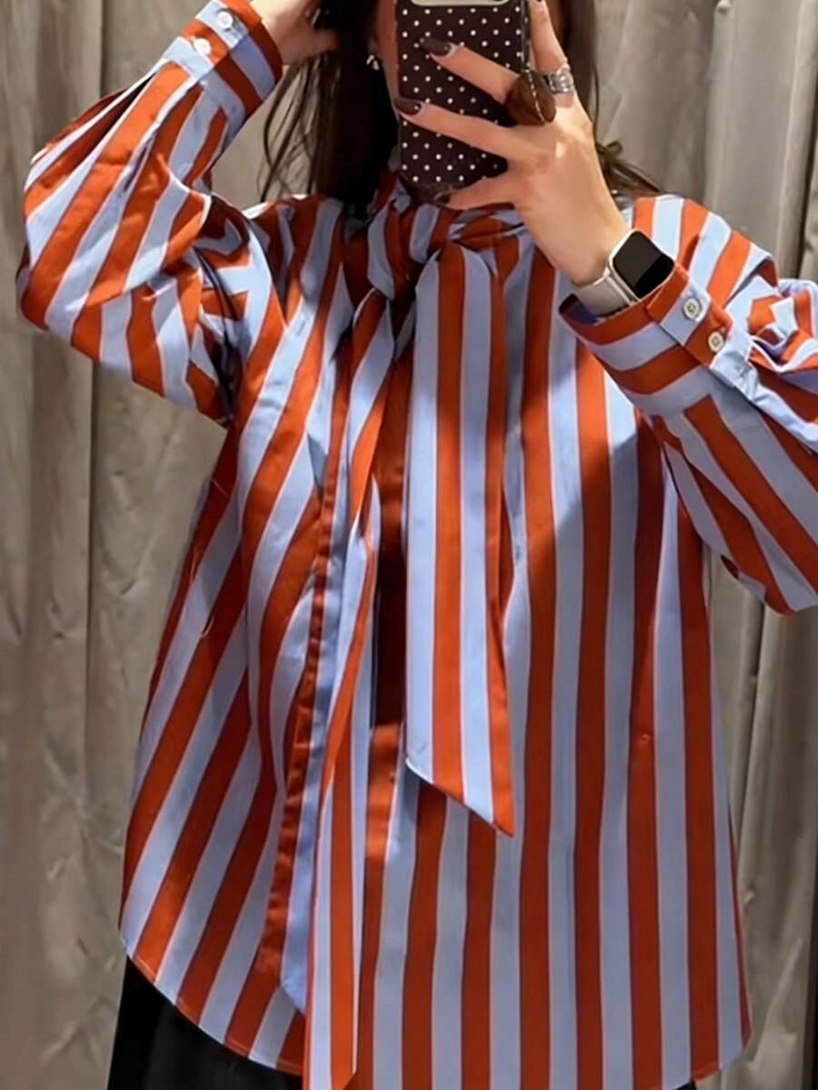 Áo sơ mi nữ thanh lịch với họa tiết sọc tương phản và nơ, kiểu dáng mới cho mùa xuân hè, thích hợp mặc đi nghỉ mát hoặc đi chơi. - Đỏ - Xem 1