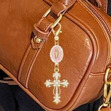 Llavero con dije de la Virgen María en rosa, adecuado para el coche, bolso y llaves - llavero - Ver 4