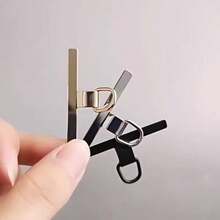 Móc kẹp kim loại bền chắc, dùng cho dây đeo điện thoại, với thiết kế siêu mỏng và gioăng chắc chắn đảm bảo kết nối an toàn. - Nhiều màu - Xem 3