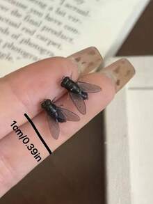 1对逼真苍蝇耳环，哥特式昆虫动物设计，趣味派对耳环，精致节日/万圣节礼物 - 黑色 - 查看 2