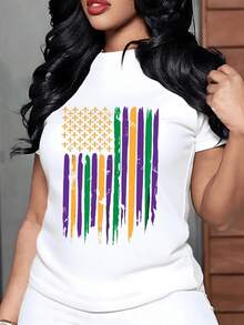 Bandas verticales en verde morado y dorado junto a flores de lis simbolizan alegría unión cultural y energía festiva transmitiendo espíritu libre y optimismo camiseta de mujer casual 220g moderna - Blanco - Ver 8