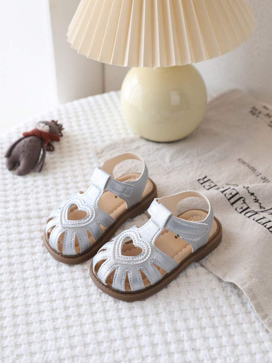New Girls Toddler Sandals With Heart Decor, Closed Toe Design, Soft Non-Slip Soles, Lightweight & Comfortable For Summer
