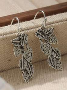 1 Pair Handcrafted Leaf Design Hollow Earrings, Vintage Fashion Style, Suitable For Women To Wear On Holidays And Festivals, A Perfect Gift For Her - Silver - View 4