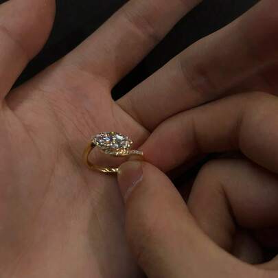 Anel assimétrico de luxo, versátil e brilhante, com zircônias olho de cavalo incrustadas em ouro, para mulheres.