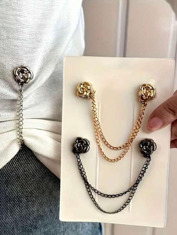 قميص تي شيرت بطبعة زهرة الكاميليا ذو تصميم أكمام قابلة للتعديل وأزرار لمنع الذيل والأكمام من الطول الزائد، مع تفصيل مخصص. يشمل أكمام قصيرة، إغلاقات أنيقة وتصميم متين. تم تقصير أرجل البنطلون. يستخدم تقنية التثبيت بالمشابك لتثبيت أزرار أرجل البنطلون، وجهاز التقليص المغناطيسي لتأمين أرجل البنطلون الطويلة دون خياطة.