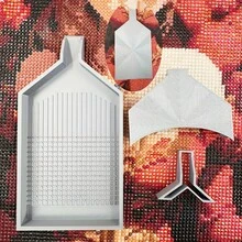 这款新型多功能钻石画托盘采用 Y 形嵌入式底板、半开式盖子和网格设计，可以更快更顺畅地放置钻石，并有效分隔钻石。 - 彩色 - 查看 16