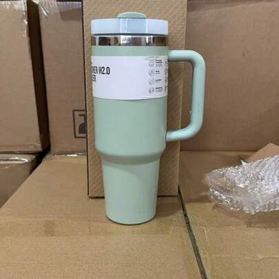 32盎司不锈钢保温运动水壶，带吸管，适合运动、旅行和上学；32盎司大容量金属真空保温咖啡旅行杯；32盎司便携式水壶，保温/保冷数小时，防汗，耐用；32盎司户外运动水壶，适合户外活动、露营、驾驶，是生日礼物和圣诞礼物的理想之选，适合健身爱好者。